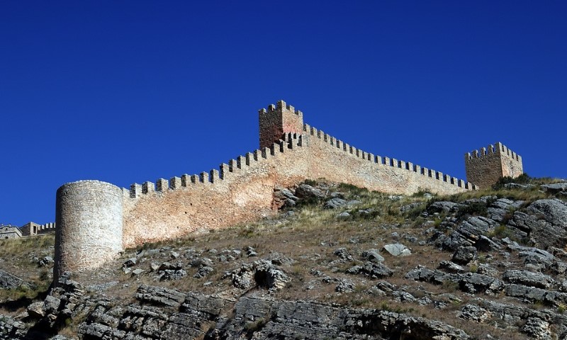 Zidine sela Albarracín na stenama